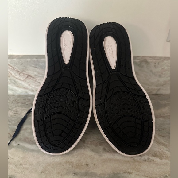 Avia Navy and Light Blue Athletic Shoes - Picture 6 of 8